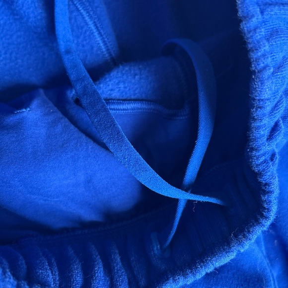 Lululemon Scuba Mid-Rise Oversized Jogger
Regular XS Royal Blue/Riverside Color - Picture 9 of 16